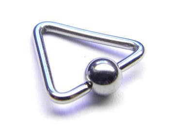 Triangl s kuličkou PKR00008 1